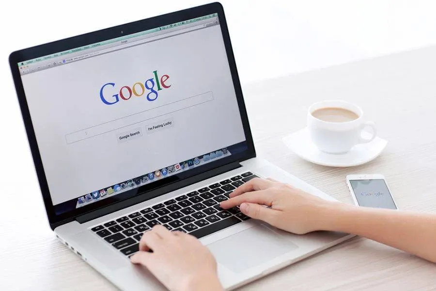 Google ha iniziato ad eliminare gradualmente gli annunci sponsorizzati nella barra laterale destra dei risultati di ricerca.