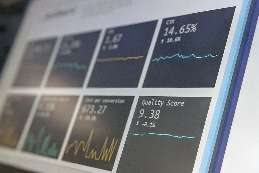 Si definiscono Vanity Metrics i numeri che trasmettono un’impressione lusinghiera delle performance, ma poco significativi se presi singolarmente.