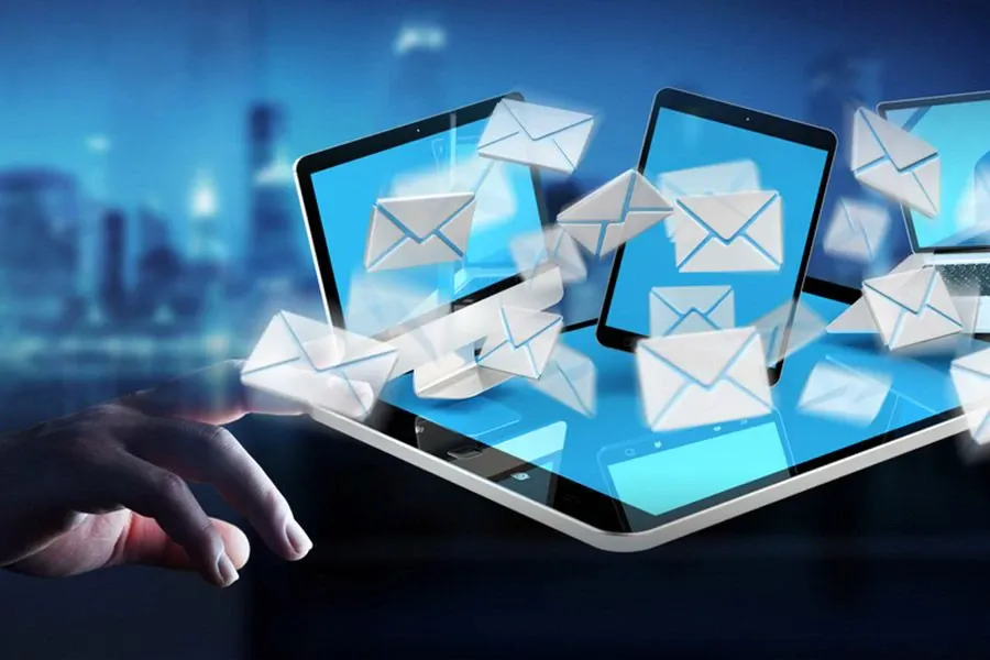 Il percorso è suddiviso in tre fasi: Trasmissione, Consegna e Ricezione; ognuna delle quali prevede tipici controlli antispam.