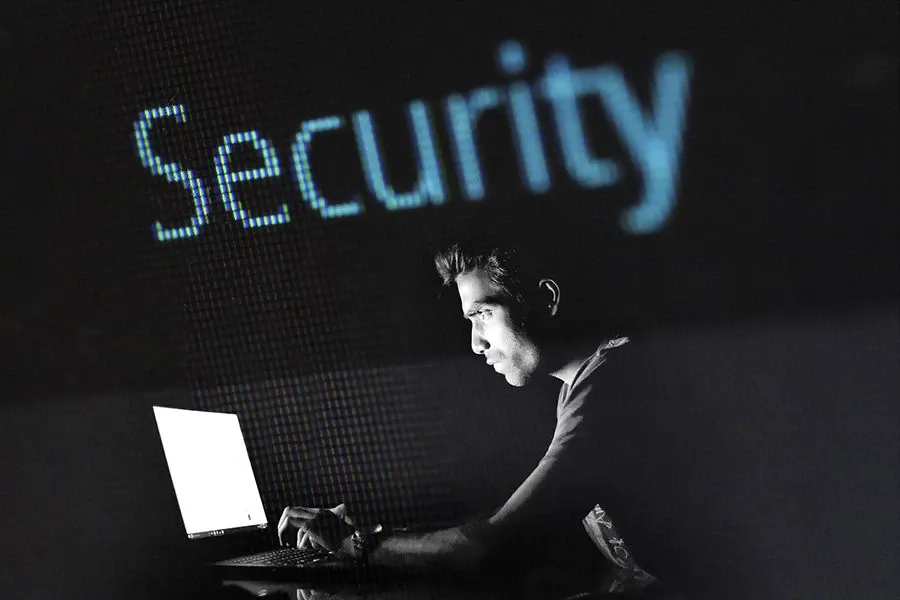 L'obiettivo degli hacker è rubare parte della potenza di calcolo dei computer per minare la criptovaluta Monero.